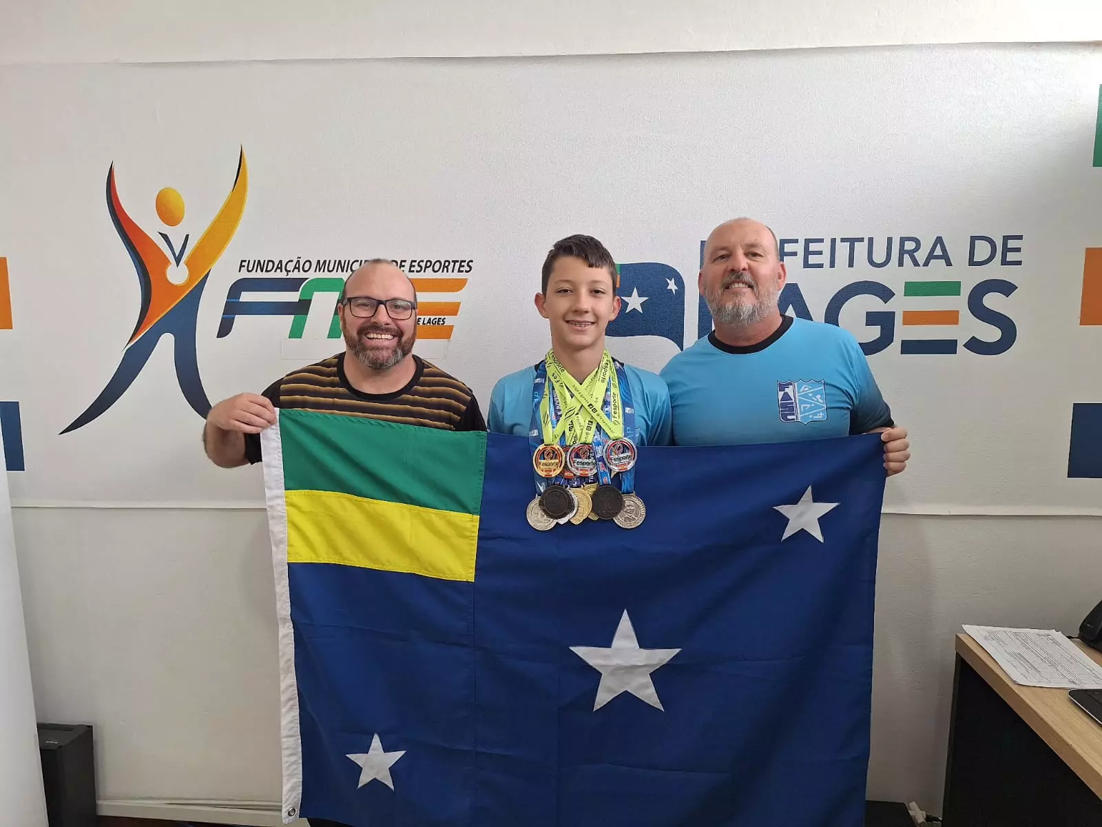 Fundação Municipal de Esportes de Lages Superintendente Renatinho recebe visita do bolsista-atleta Gabriel Oliveira Nerbass e seu Técnico Vander Gonsales