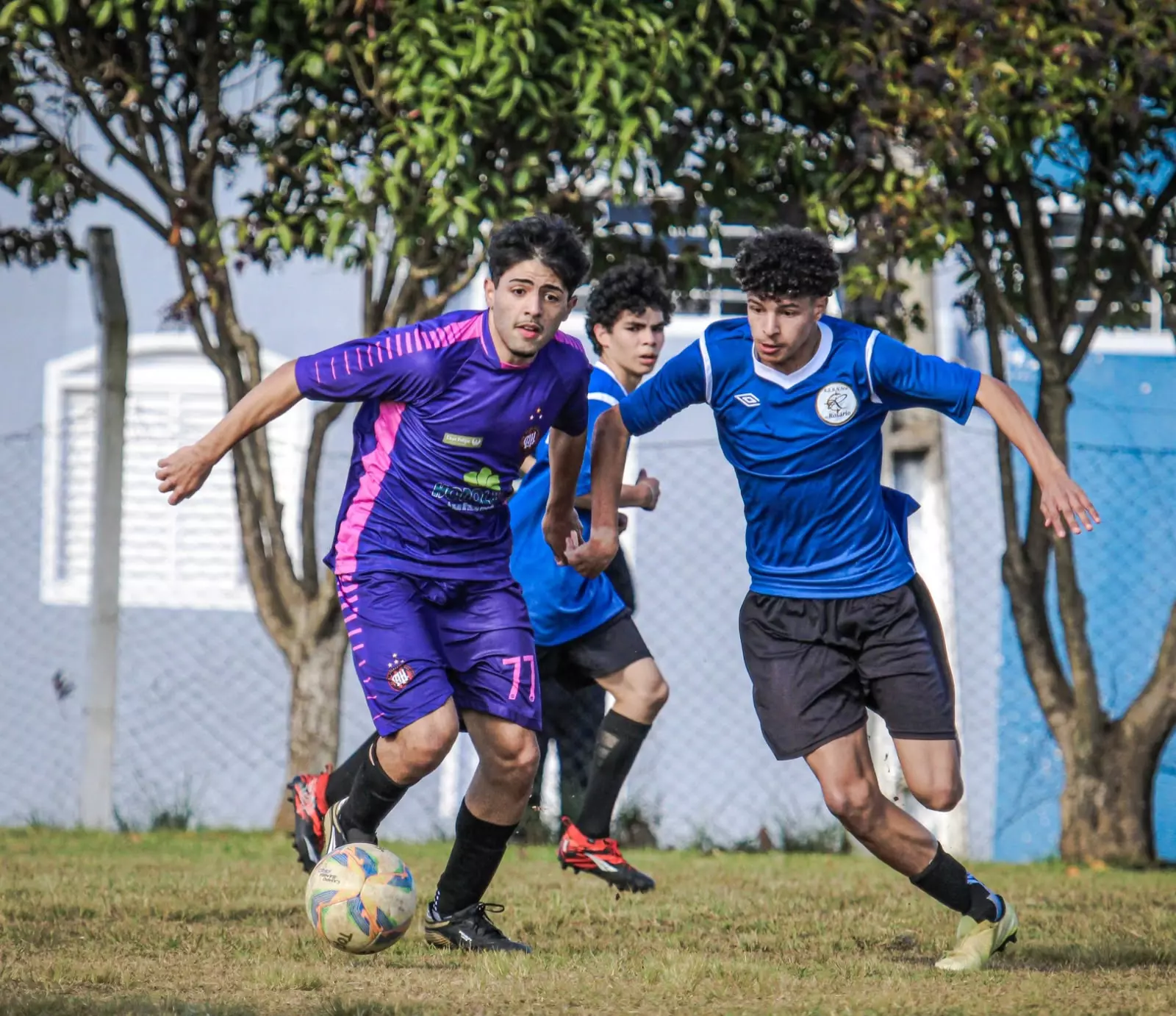 Competição segue até sexta-feira (12 de junho), com equipes masculinas e femininas de escolas de Lages, em busca de vaga na fase microrregional para representar município