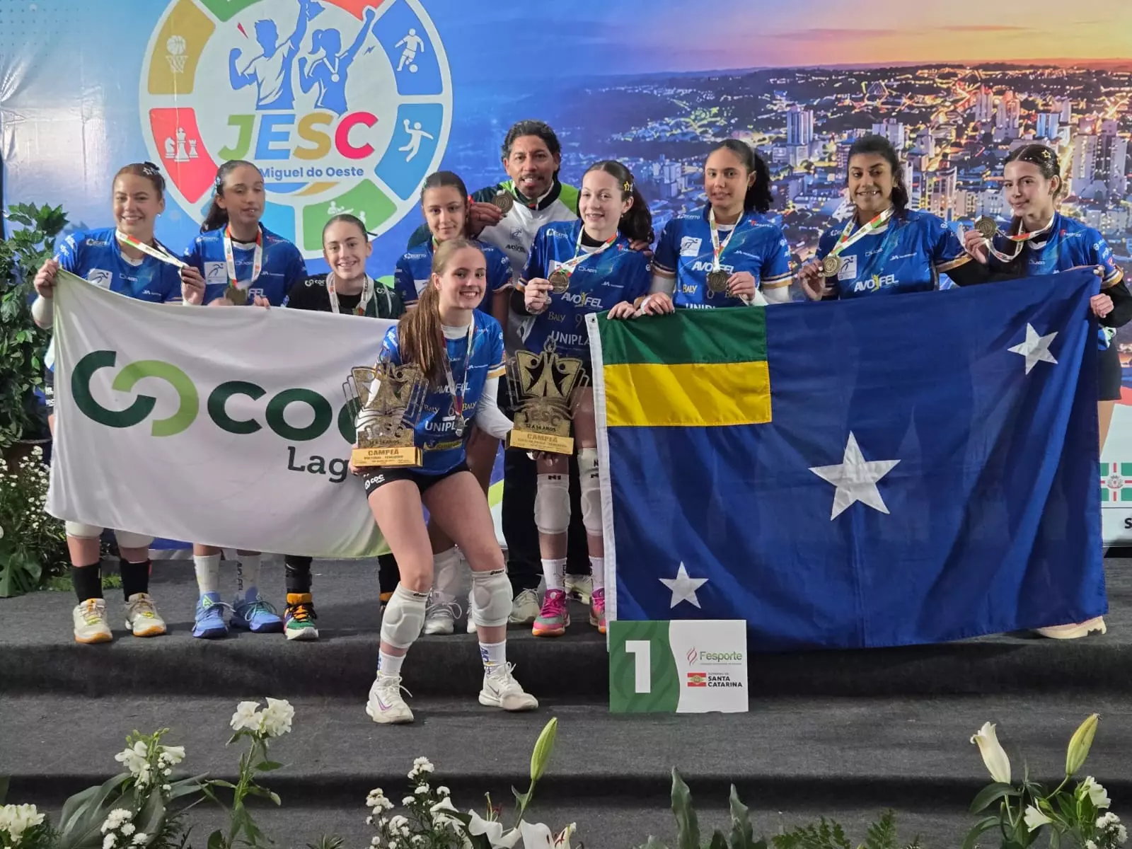 Equipe da Associação de Voleibol Feminino de Lages (Avofel), representando o Colégio COC Lages, venceu decisão em São Miguel do Oeste e disputará Jogos Escolares Brasileiros. Delegação lageana encerrou competição com dois títulos estaduais