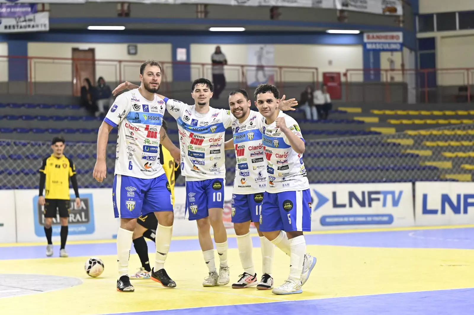 Fundação Municipal de Esportes de Lages Lages Futsal vence confronto direto, retorna ao G-12 e ganha força na briga pelos playoffs da LNF Silver