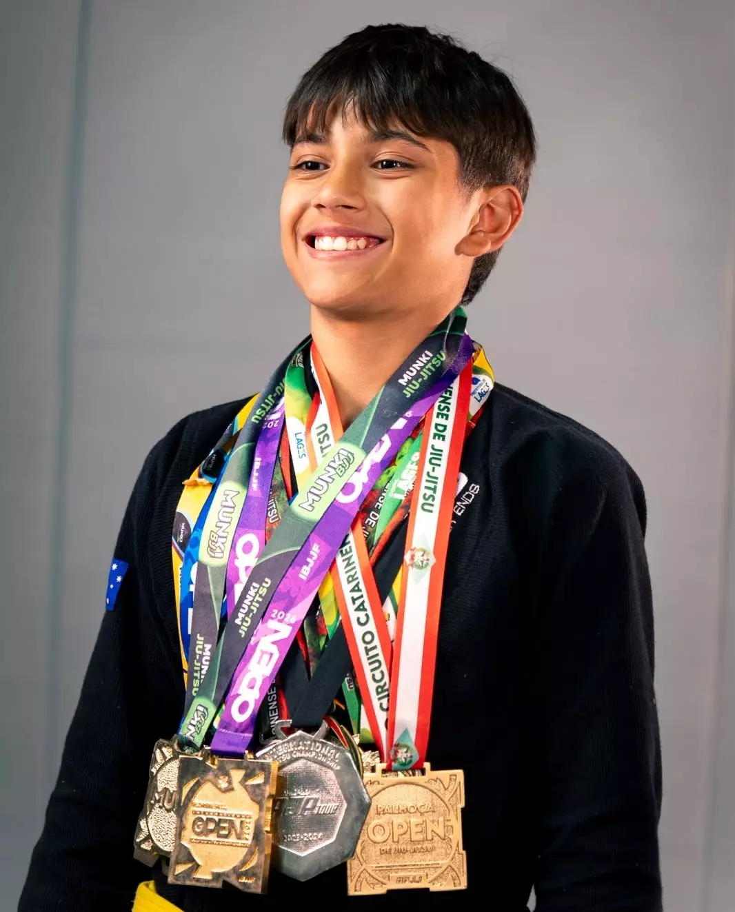 Heitor Becker, de 13 anos, sagrou-se campeão da categoria Amarela Leve Infantojuvenil 1 no Campeonato Sul-Americano de Jiu-Jítsu, disputado em Imbituba. O atleta também defenderá Lages na Olimpíada Estudantil Catarinense (Olesc)