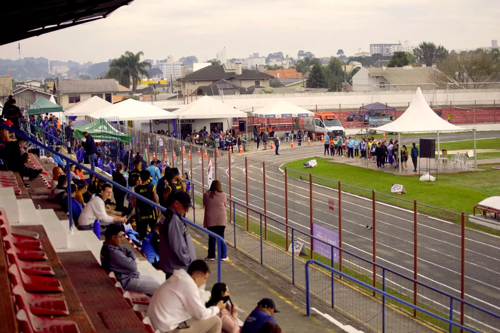 Termo de Autorização de Uso do espaço público permite ao Inter de Lages realizar treinos e jogos oficiais, mediante contrapartidas e regras de conservação, mantendo Estádio disponível para comunidade nos períodos sem atividades do clube