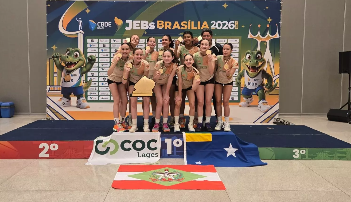 Atletas e equipes do município garantiram títulos no taekwondo, voleibol e natação durante competição nacional disputada em Brasília