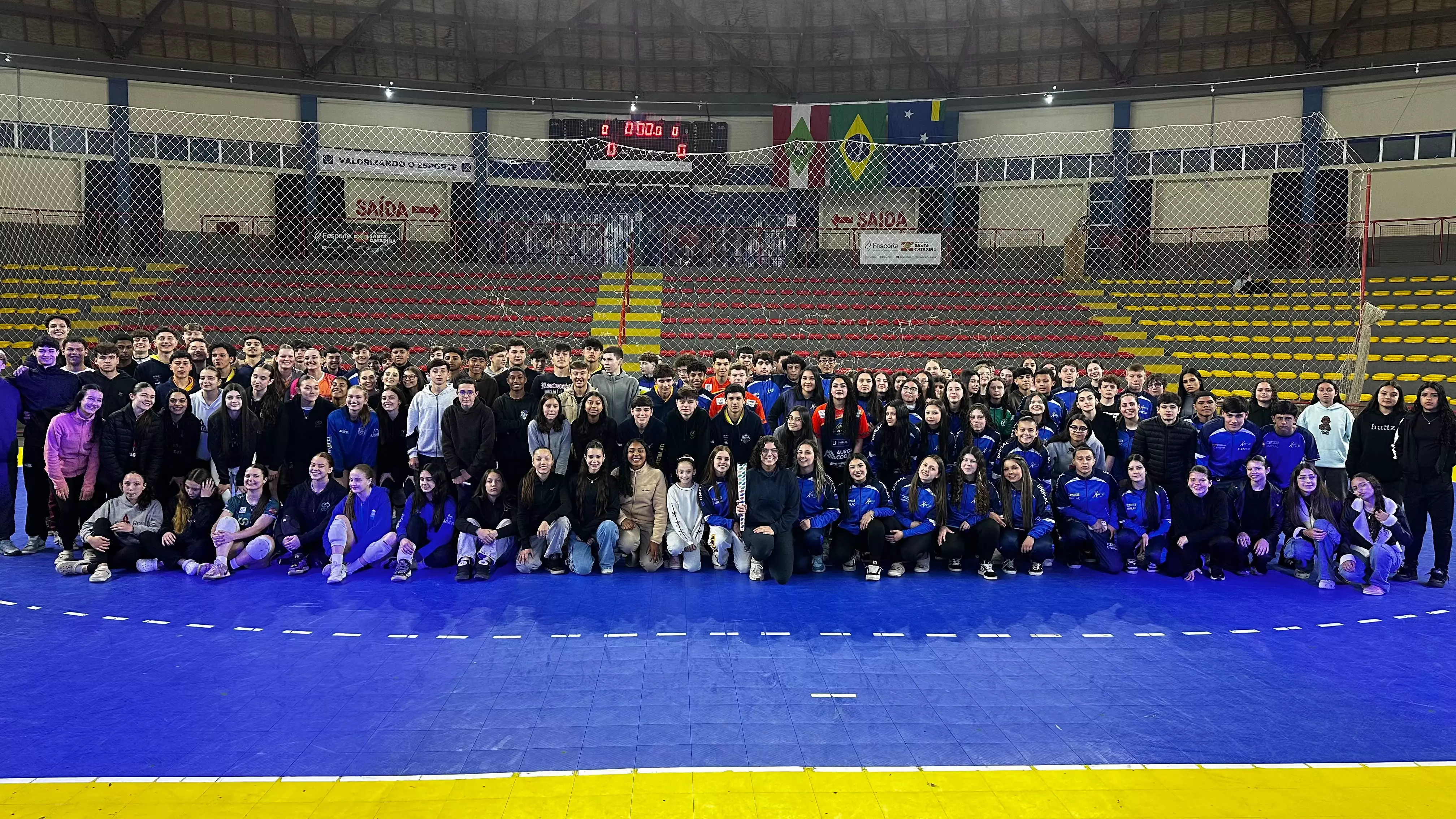 Atletas de diferentes modalidades conduzem chama da 25ª Olesc e representam a força, os sonhos e a dedicação da nova geração do esporte catarinense